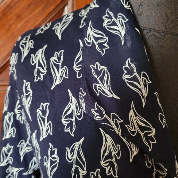 Vintage Navy Short-Sleeve Button-Up Blouse With White Floral Tulip Print & Back - Picture 5 of 8